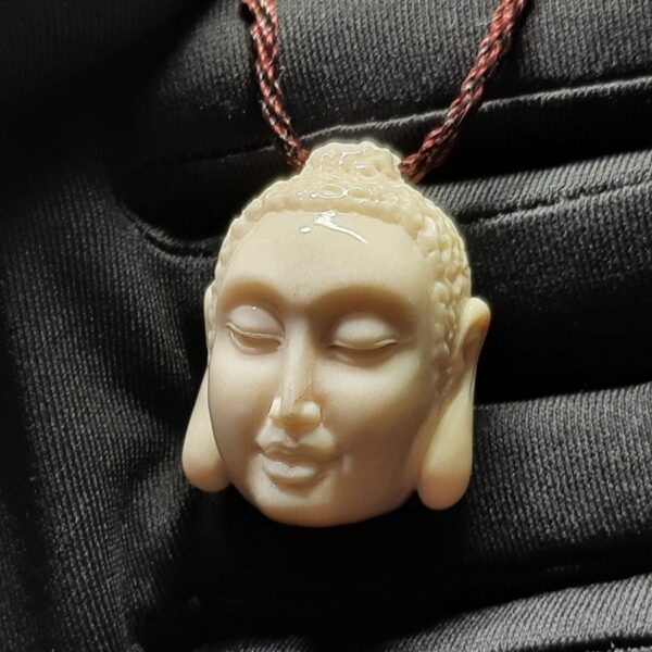 Маска Будды - резной кулон из рога
