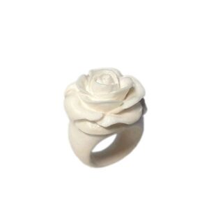 Белая роза кольцо
