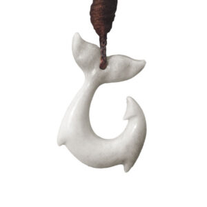 “Крюк Хвост Кита” – символ Маори кулон