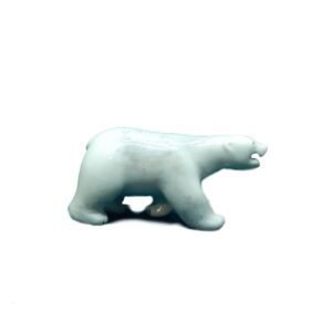 Белый медведь резная фигурка