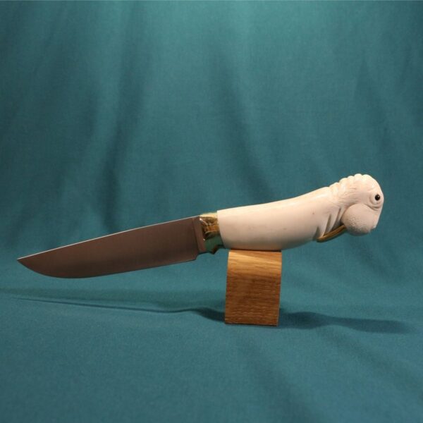 Морж - коллекционный нож с резной рукоятью из рога лося
