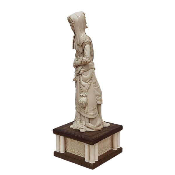 резная скульптура из бивня мамонта Мефистофель и Маргарита